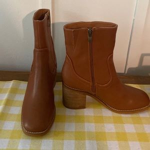 never worn, boutique, Carmel boots